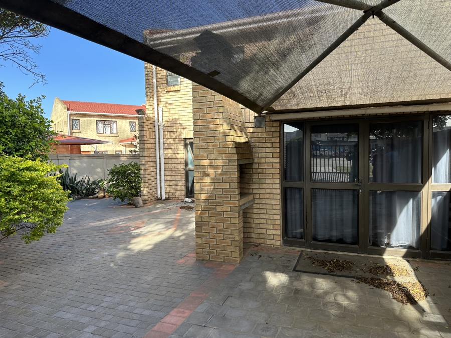 4 Bedroom Property for Sale in Hartenbos Central Western Cape